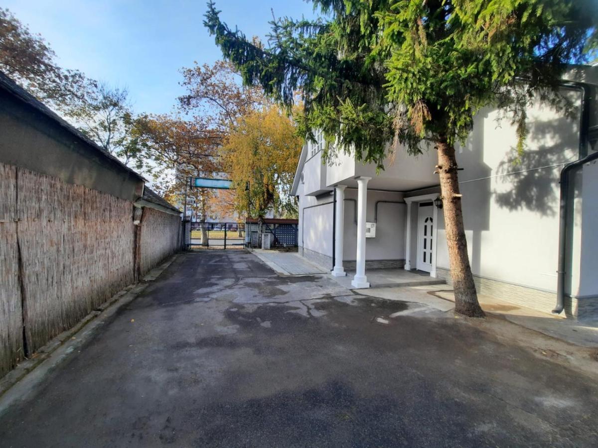 Bed and Breakfast Borostyán Panzió Debrecen Exterior foto